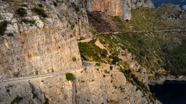 Sapri 'deki inanılmaz kıyı yolu - İtalya' nın batı kıyısı - hava manzarası