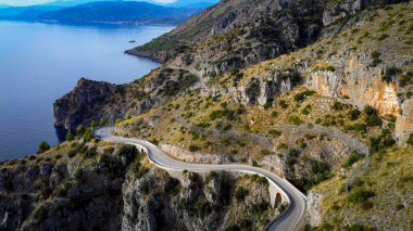 Sapri 'deki inanılmaz kıyı yolu - İtalya' nın batı kıyısı - hava manzarası