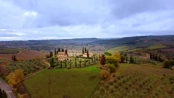 Erstaunliche Landschaft in kleinen Dörfern in der Toskana — Stockfoto