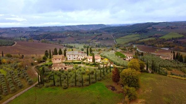 Erstaunliche Landschaft in kleinen Dörfern in der Toskana — Stockfoto