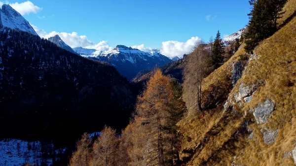 Дивовижний осінній краєвид на Доломітах, гори Південного Тіролю в Італії. — стокове фото