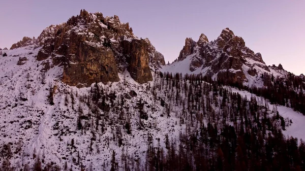 Paysage hivernal incroyable dans les montagnes des Dolomites Tyrol du Sud Italie — Photo