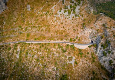 Sapri 'deki inanılmaz kıyı yolu - İtalya' nın batı kıyısı - hava manzarası