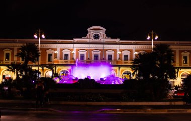 Bari İtalya 'daki Merkez Tren İstasyonu - BARI, İtalya - 31 Ekim 2021