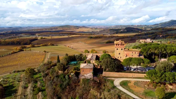 Typisches Landgut in der Toskana - atemberaubende Luftaufnahme — Stockfoto