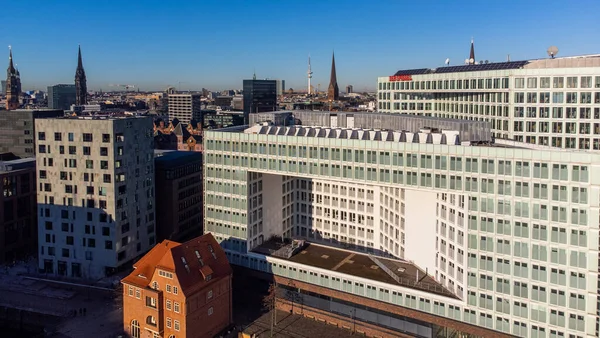 Německý tisk The Spiegel Headquarter in Hamburg - CITY OF HAMBURG, NĚMECKO - 21. prosince 2021 — Stock fotografie