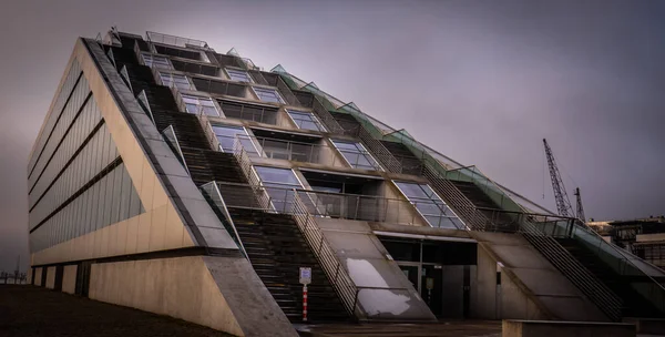 Architecture moderne - l'immeuble de bureaux Dockland à Hambourg - VILLE DE HAMBURG, ALLEMAGNE - 21 DÉCEMBRE 2021 — Photo