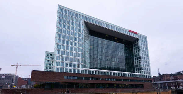 德国媒体The Spiegel Headquarters in Hamburg - CITY of HAMBURG, GERMANY - December 21, 2021 — 图库照片