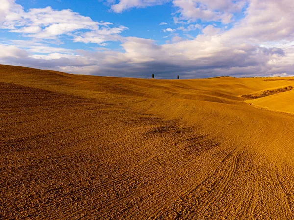 Colorful Tuscany in Italy - the typical landscape and rural fields from above — Stock Photo, Image