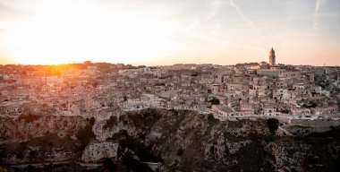 Gün batımında Matera İtalya üzerinde panoramik manzara