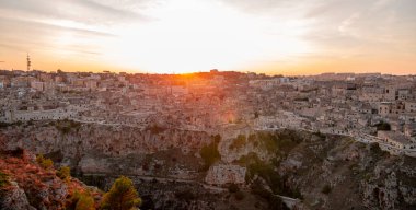 Matera şehri, gün batımında İtalya