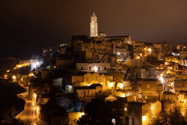 Geceleri güzel Matera şehri - Avrupa 'nın Unesco Dünya Mirası ve kültürel başkenti