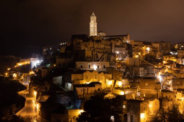 Geceleri güzel Matera şehri - Avrupa 'nın Unesco Dünya Mirası ve kültürel başkenti