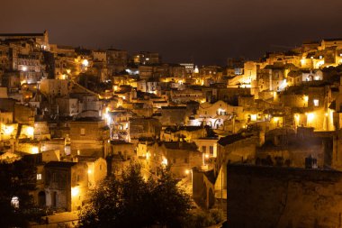İtalya 'nın Matera şehrinde gece - MATERA, İTALYA - 30 Ekim 2021