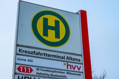 Hamburg 'daki Altona Gemi Terminali - HAMBURG, Almanya - 21 ARALIK 2021