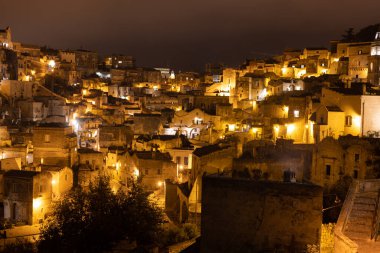 Geceleri güzel Matera şehri - Avrupa 'nın Unesco Dünya Mirası ve kültürel başkenti