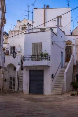 Martina Franca 'nın tarihi şehir merkezi - MARTINA FRANCA, ITALY - 29 Ekim 2021