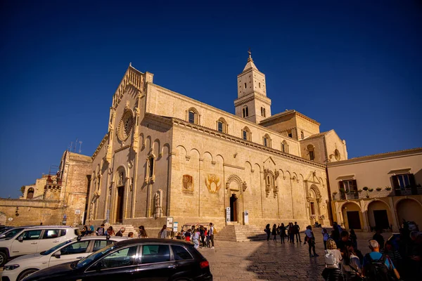 Die Kathedrale von Matera in Italien - berühmtes Wahrzeichen der Stadt - MATERA, ITALIEN - 30. OKTOBER 2021 — Stockfoto