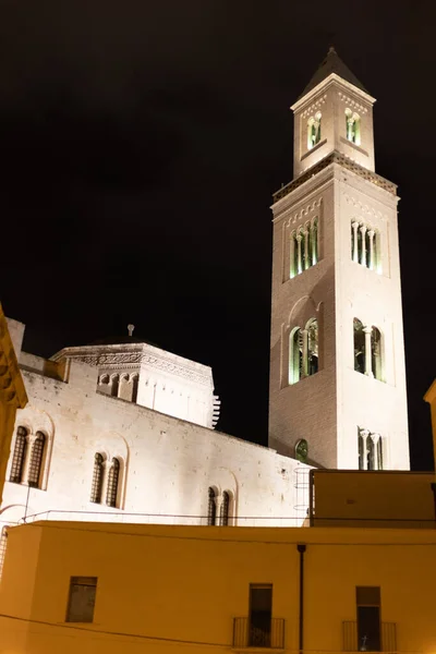 Piękna dzielnica starego miasta Bari St Nicola nocą — Zdjęcie stockowe