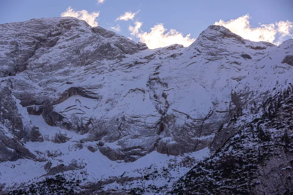 Les montagnes étonnantes des Dolomites en Italie - un site du patrimoine mondial de l'Unseco — Photo