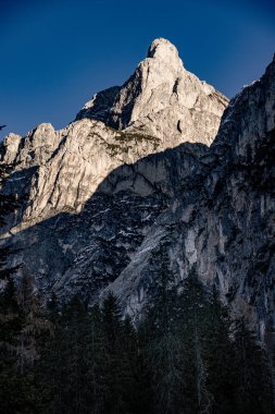 İtalya 'daki Dolomitlerin yüksek dağları Güney Tyrol