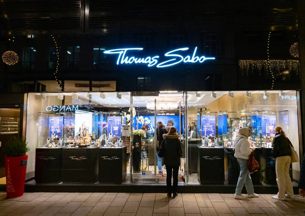 Thomas Sabo Mücevher Mağazası - HAMBURG ŞEHRİ, ALMANY - 21 ARALIK 2021 — Stok fotoğraf