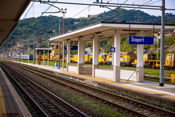 Sapris järnvägsstation vid Italiens västkust - SAPRI, ITALIEN - 31 oktober 2021 — Stockfoto