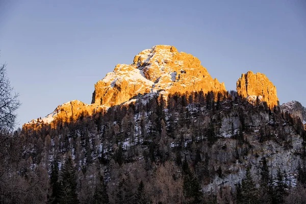 Les montagnes étonnantes des Dolomites en Italie - un site du patrimoine mondial de l'Unseco — Photo