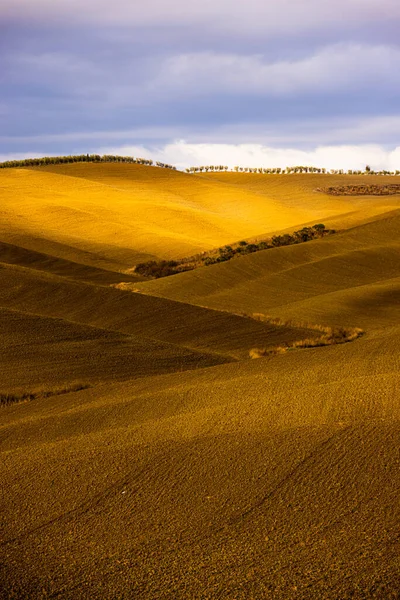 Toscane colorée en Italie - le paysage typique et les champs ruraux d'en haut — Photo