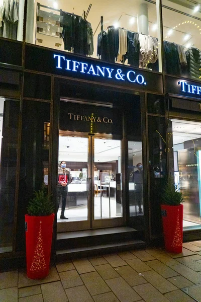 Tiffany ve Ortakları Özel Mağazası - HAMBURG ŞEHRİ, ALMANA - 21 ARALIK 2021 — Stok fotoğraf