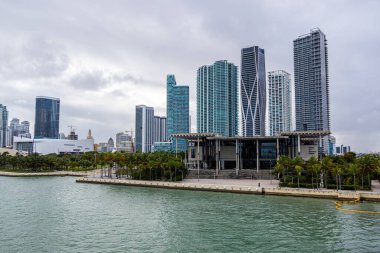 Gündüz vakti Miami 'nin silüeti