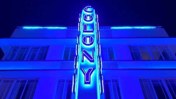 Самая известная достопримечательность на Саут-Бич - The Colony Hotel at night - MIAMI, UNITED STATES - 20 февраля 2022 — стоковое фото