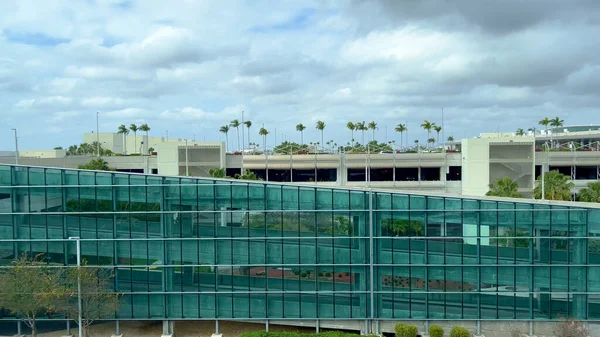 Miami Airport MIA - MIAMI, ESTADOS UNIDOS - 20 DE FEBRERO DE 2022 — Foto de Stock