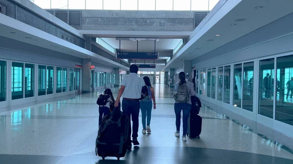 Miami Airport MIA - MIAMI, ESTADOS UNIDOS - 20 DE FEBRERO DE 2022 — Foto de Stock