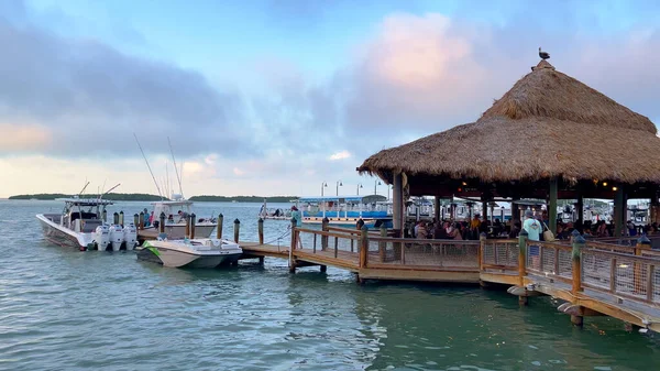 Amazing scenery at the World Wide Spotsman pier on Islamorada - ISLAMORADA, UNITED STATES - FEBRUARY 20, 2022 — Stock Photo, Image