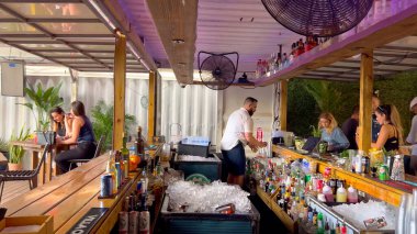 Wynwood Market 'teki kokteyl barları - MIAMI, Birleşik Devletler - 20 Şubat 2022