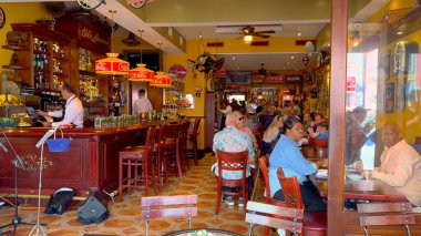 Little Havana Calle Ocho 'daki Küba bar ve restoranı - MIAMI, Birleşik Devletler - 20 Şubat 2022
