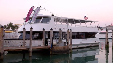 Akşamları Bayside marinası - MIAMI, FLORIDA - 14 Şubat 2022