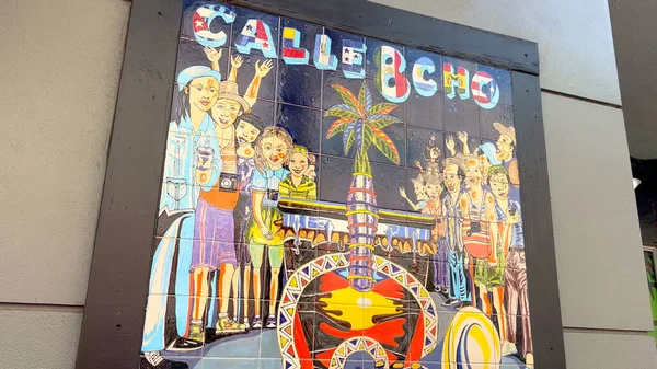 Красочный район Маленькая Гавана со знаменитым Кочо - МИАМИ, ГОСУДАРСТВА - ФЕВРАЛЬ 20, 2022 — стоковое фото