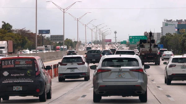 POV Drive al centro de Miami - MIAMI, FLORIDA - 14 DE FEBRERO DE 2022 —  Fotos de Stock