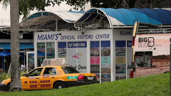 Miamis Official visitors centre - MIAMI, FLORIDA - FEBRUARY 14, 2022 — 图库照片