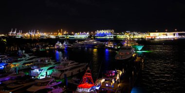 Geceleyin Miami Limanı - MIAMI, FLORIDA - 14 Şubat 2022