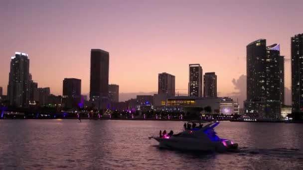 Удивительный вечерний вид на небосклон Майами - МИАМИ, Олимпида - 14 февраля 2022 года — стоковое видео