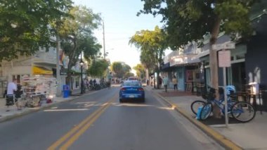 Key West 'teki Duval Caddesi' nden POV Yolu - Key West, Floridya - 15 Şubat 2022