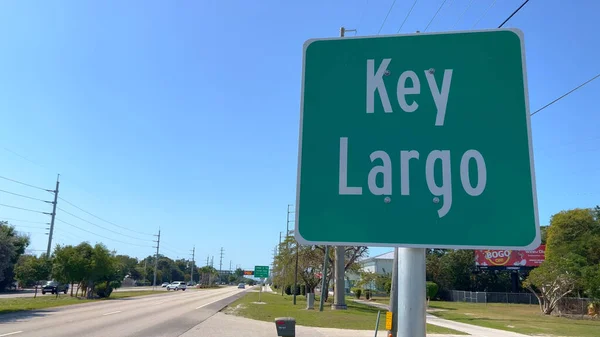 Belangrijkste Largo Entree teken op de overzeese snelweg — Stockfoto