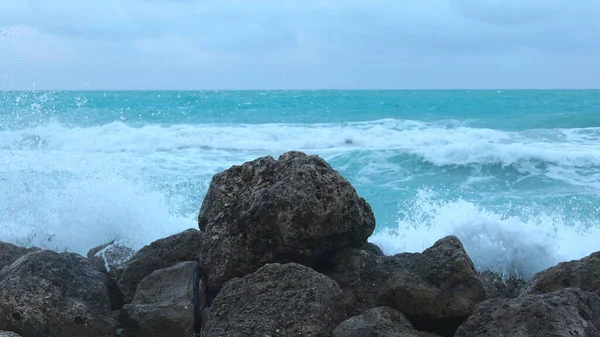 Niesamowite Miami Beach z błękitną wodą oceanu — Zdjęcie stockowe