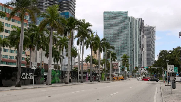 Biscayne sugárút Miami belvárosában — Stock Fotó