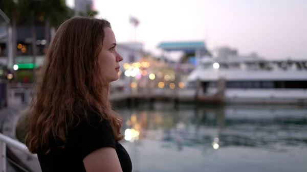 Blick über den Yachthafen Bayside am Abend — Stockfoto