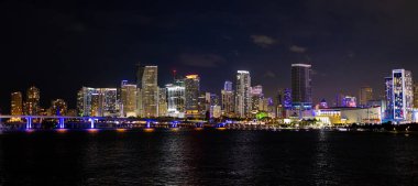 Geceleri Miami Şehir Merkezi 'nin Skyline' ı - MIAMI, FLORIDA - 14 Şubat 2022
