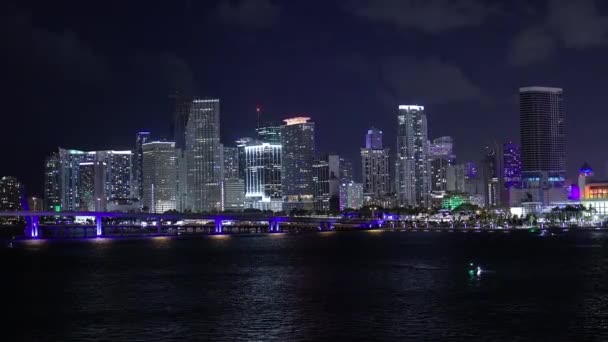 Skyline de Miami à noite — Vídeo de Stock